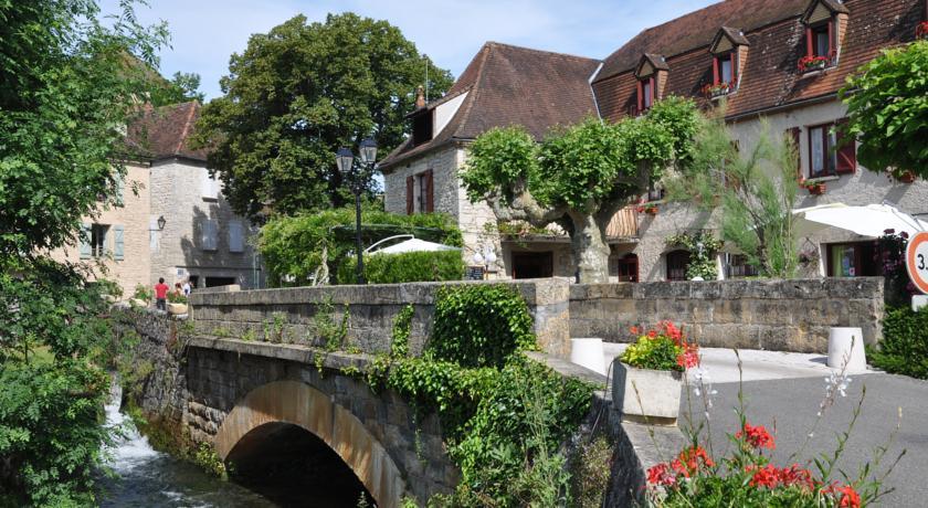 Logis Hotels - Auberge De L'Ile - Hotel 3 Etoiles Et Restaurant Creysse  객실 사진