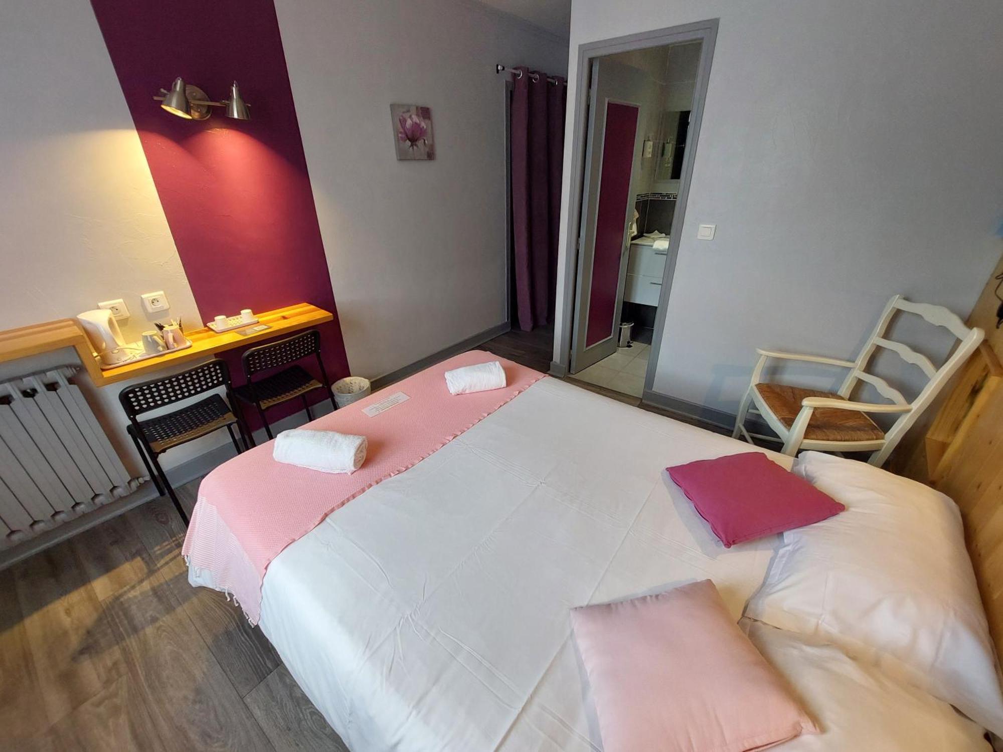Logis Hotels - Auberge De L'Ile - Hotel 3 Etoiles Et Restaurant Creysse  외부 사진