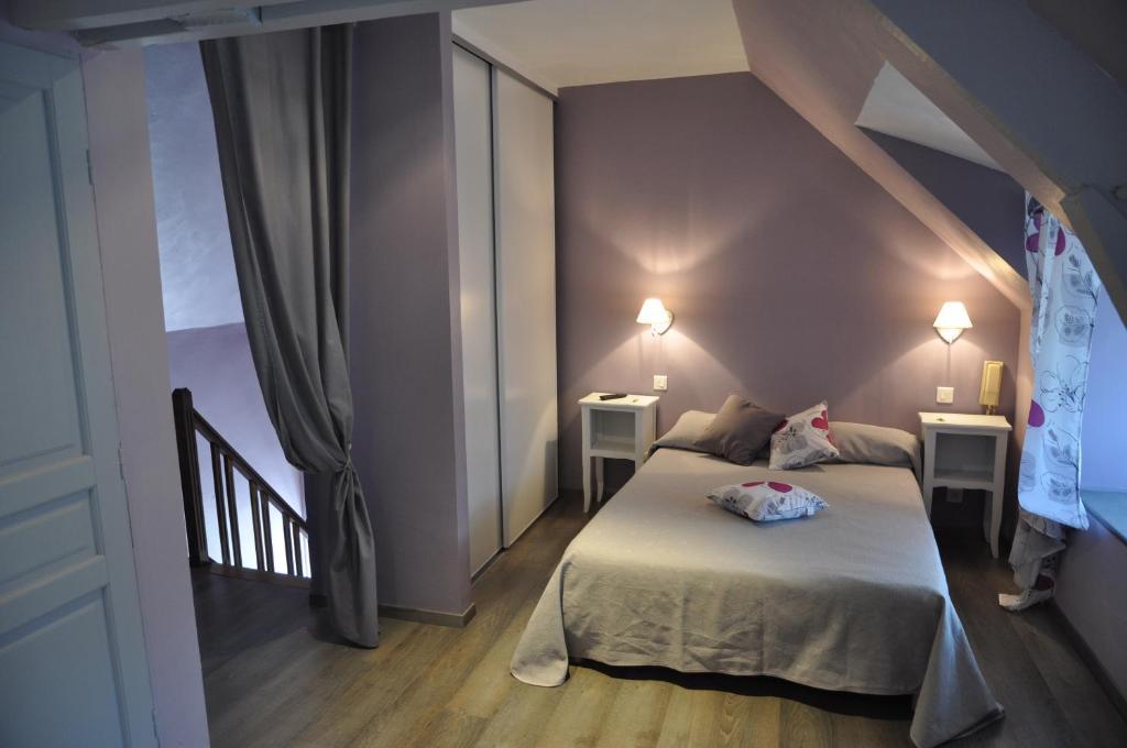 Logis Hotels - Auberge De L'Ile - Hotel 3 Etoiles Et Restaurant Creysse  객실 사진