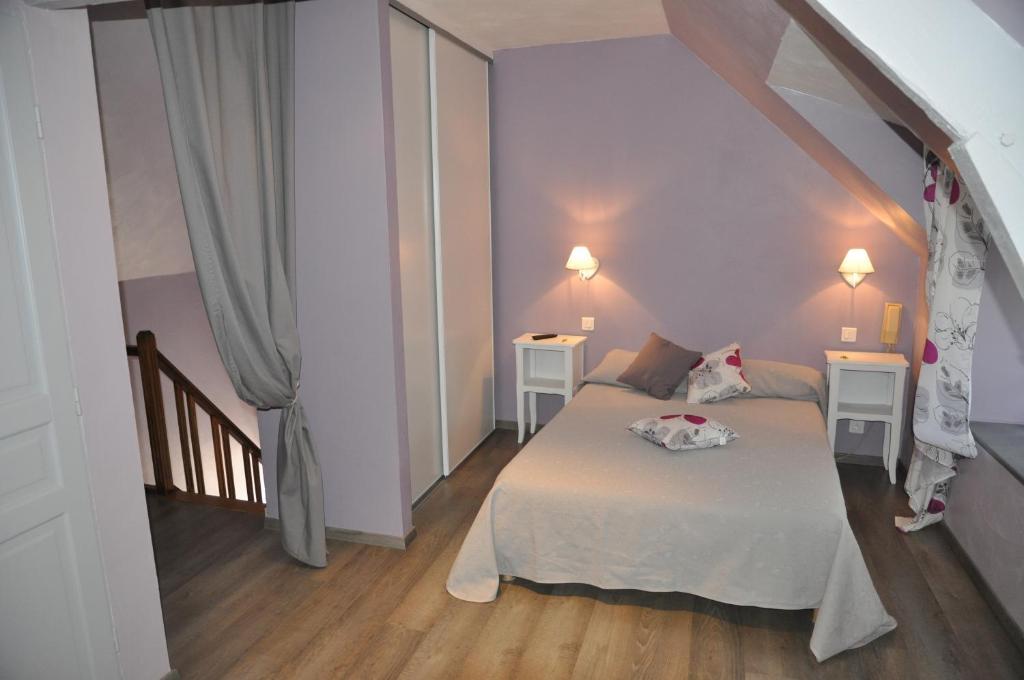 Logis Hotels - Auberge De L'Ile - Hotel 3 Etoiles Et Restaurant Creysse  객실 사진