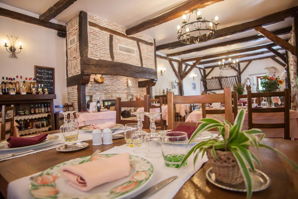 Logis Hotels - Auberge De L'Ile - Hotel 3 Etoiles Et Restaurant Creysse  외부 사진