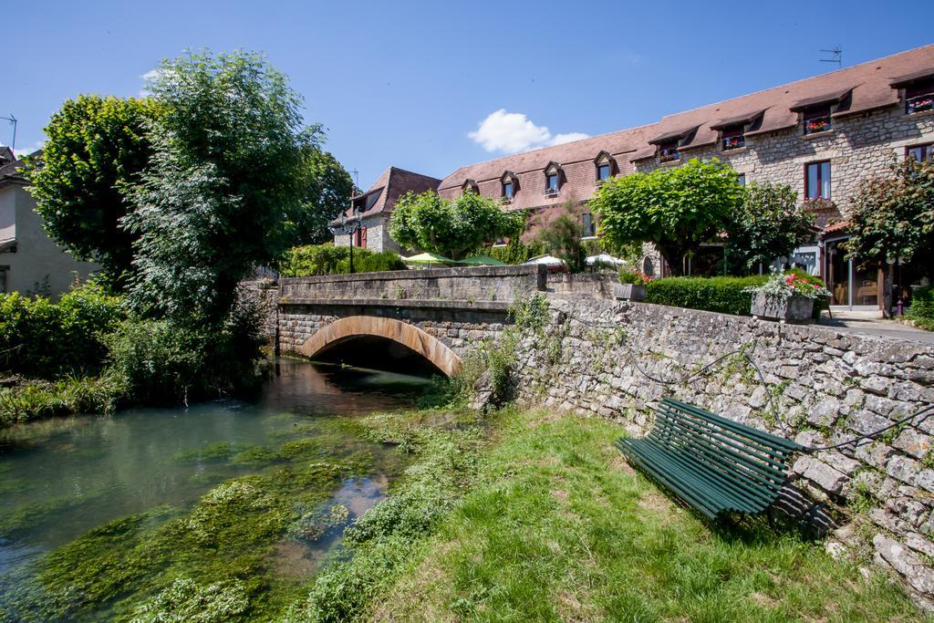 Logis Hotels - Auberge De L'Ile - Hotel 3 Etoiles Et Restaurant Creysse  외부 사진