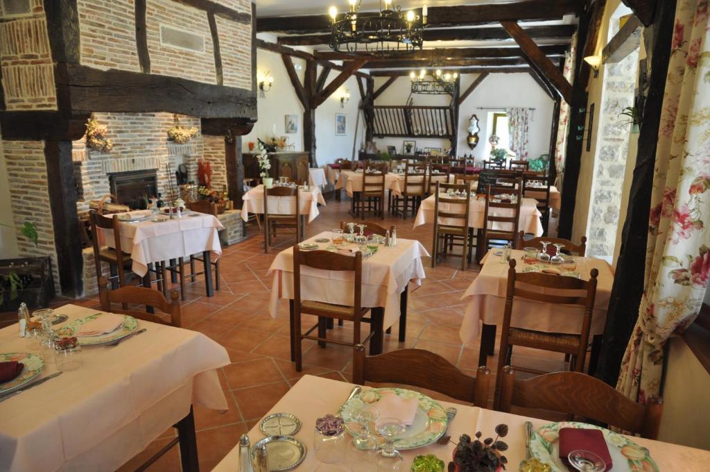 Logis Hotels - Auberge De L'Ile - Hotel 3 Etoiles Et Restaurant Creysse  외부 사진