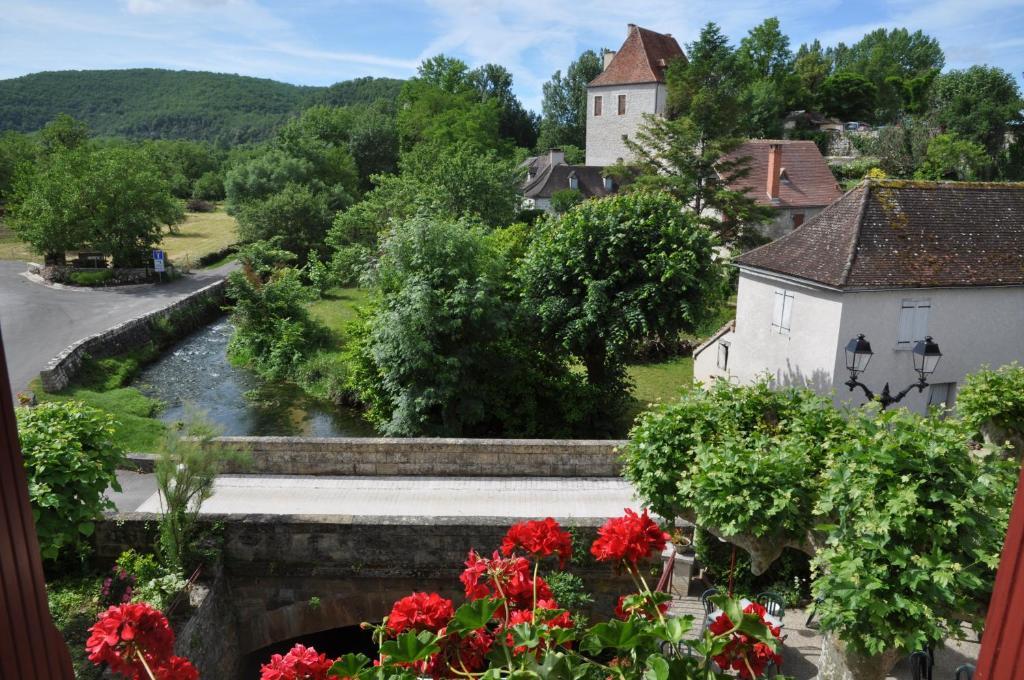 Logis Hotels - Auberge De L'Ile - Hotel 3 Etoiles Et Restaurant Creysse  외부 사진