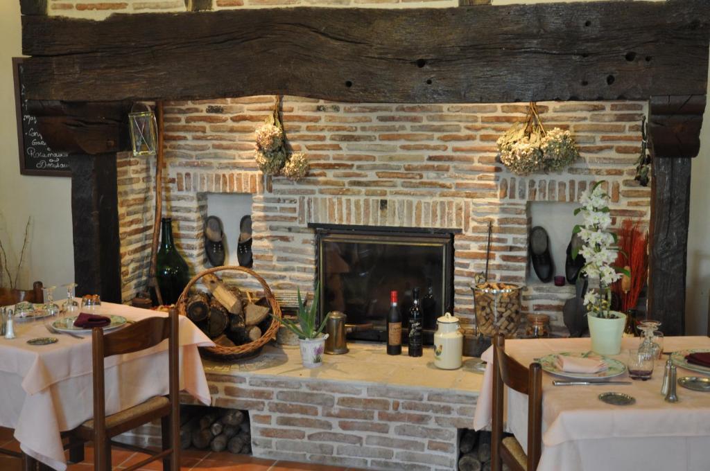 Logis Hotels - Auberge De L'Ile - Hotel 3 Etoiles Et Restaurant Creysse  외부 사진