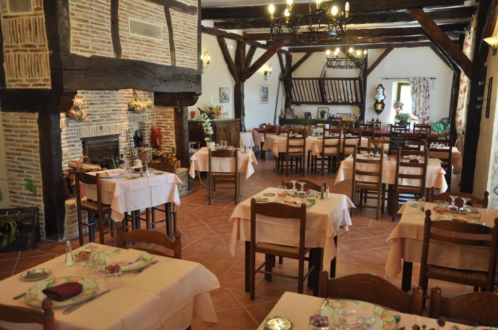 Logis Hotels - Auberge De L'Ile - Hotel 3 Etoiles Et Restaurant Creysse  외부 사진